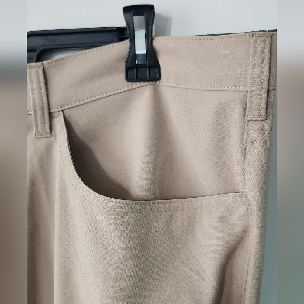 🩳 Ben Hogan Performance Men’s Pants – Size 42x30 – Tan – NWT – UPF 50+ - Picture 6 of 14
